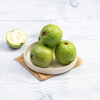 Guava (Amrood) / Jama Kaya Semi Ripe