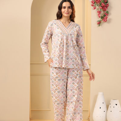 Off White And Pink Ethnic Motifs Printed Pure Cotton Night Suit | M
