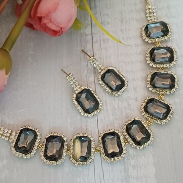 Buy necklace near me hot sale