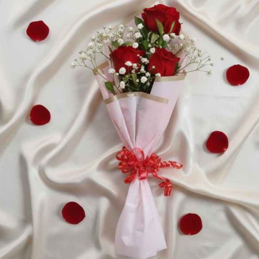 3 Red Rose Bouquet - Buy at ₹121 Online | Instant Delivery - Zepto