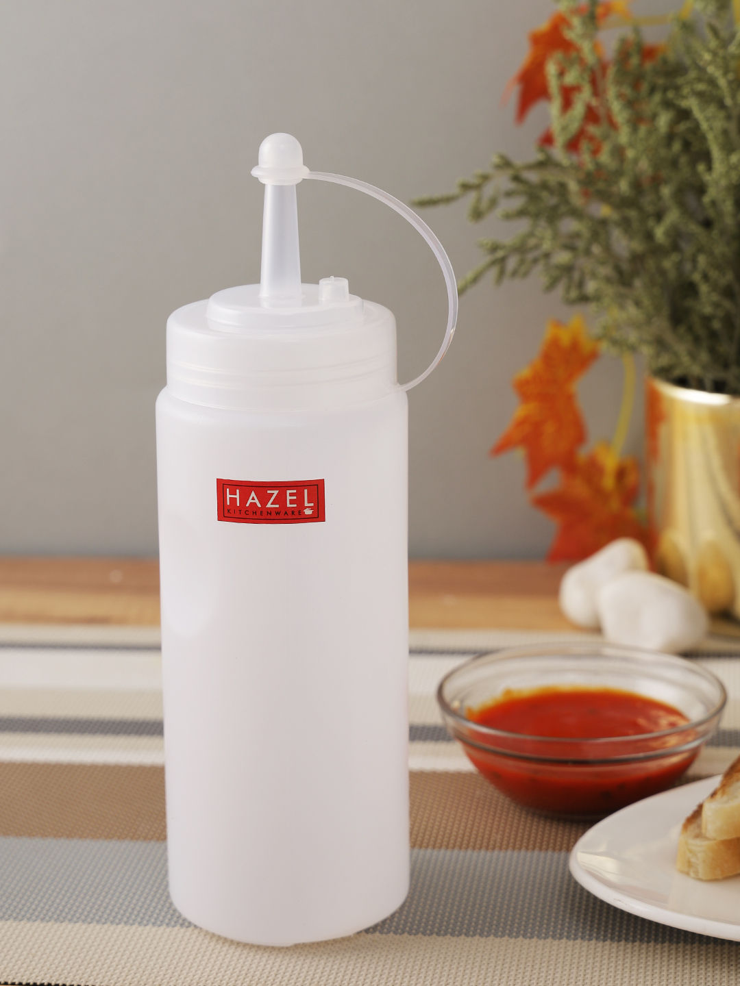 Hazel 610 Ml Squeeze Bottle With Cap | Food Grade Plastic Sauce Bottle For Restaurants & Picnics