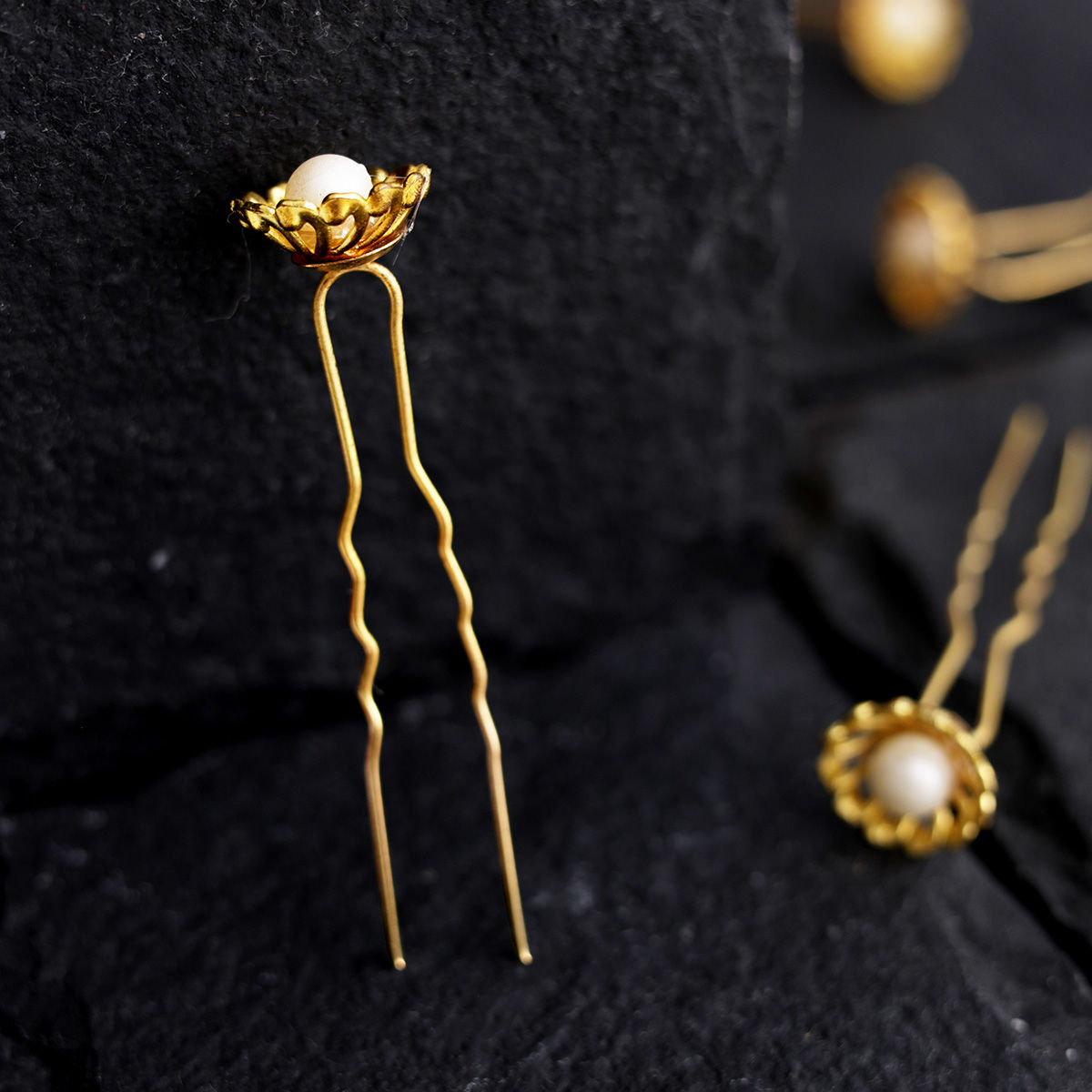 Oye Happy Golden Hair Pins ( Pack Of 5 )