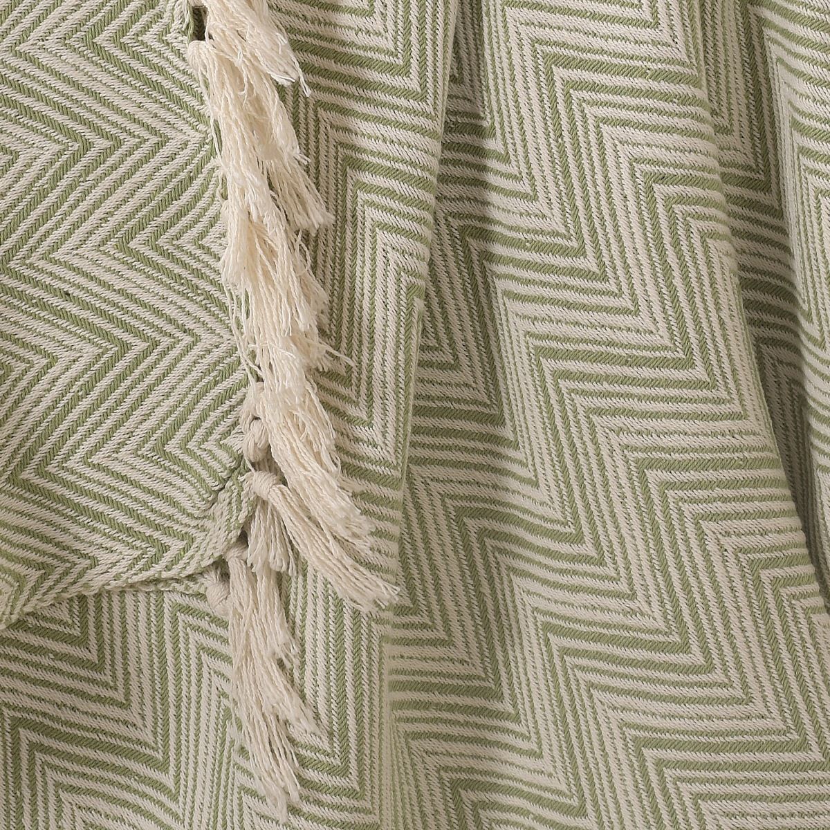 Sashaa World Zig-Zag Pattern Green Ivory Woven Throw