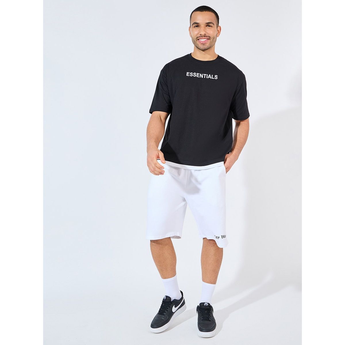 Styli Men's Oversized T-shirt with Essential Chest Print and Contrast Hem | Black - M