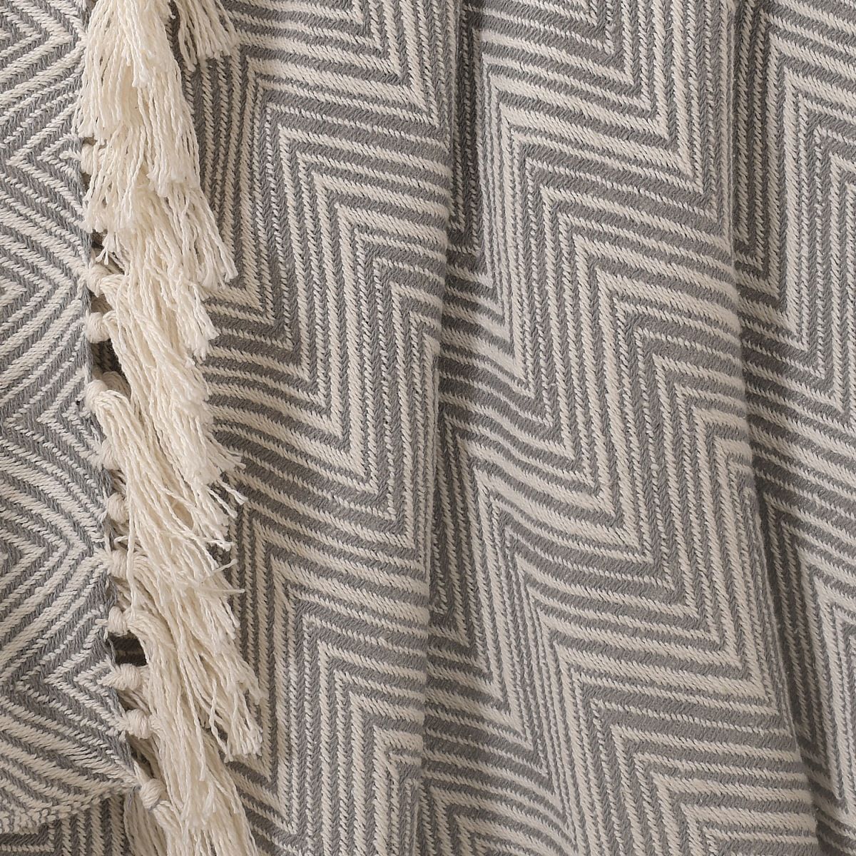 Sashaa World Zig-Zag Pattern Grey Ivory Woven Throw