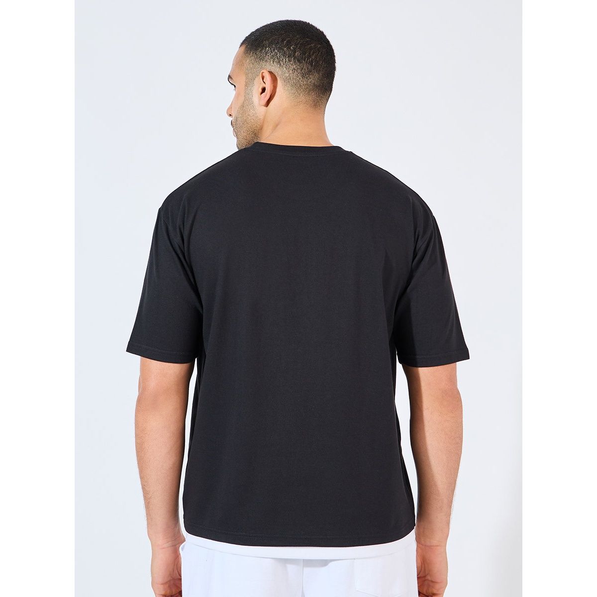 Styli Men's Oversized T-shirt with Essential Chest Print and Contrast Hem | Black - M