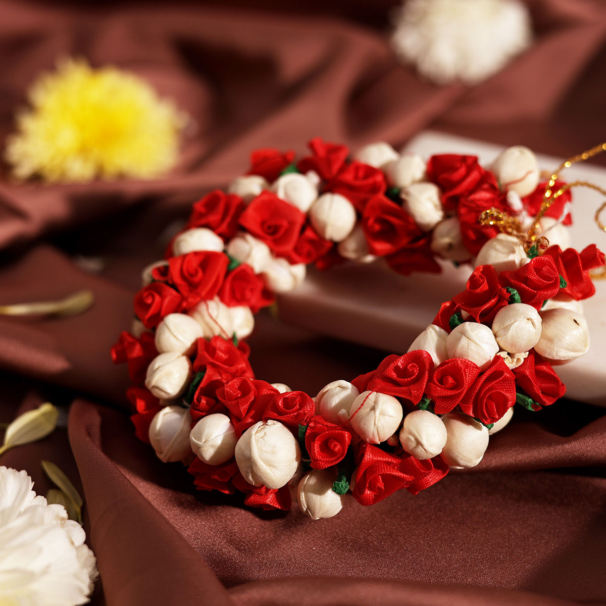 Oye Happy White and Red Flowers Gajra | Artificial