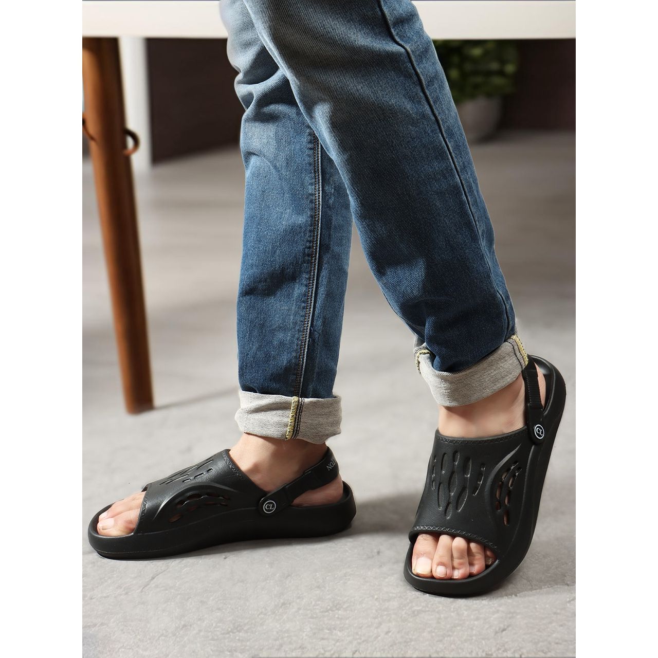 Carlton London Black Comfortable Men Flip Flops | UK 8