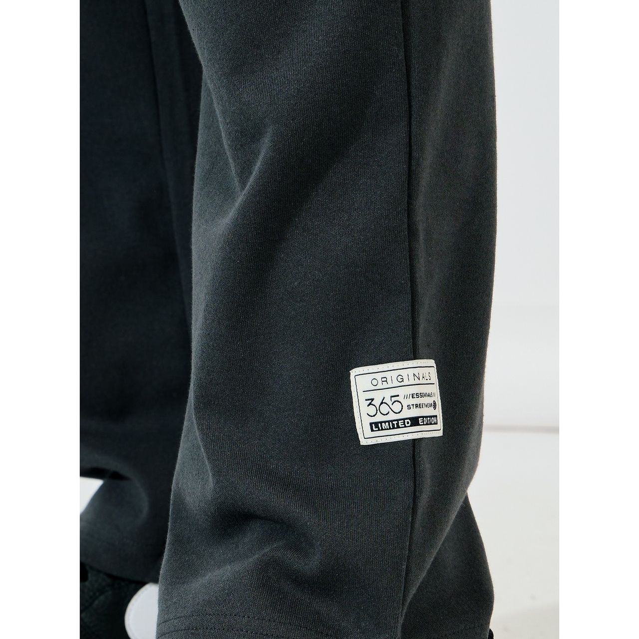 Styli Men's Oversized Joggers | Badge Detail, Interlock Fabric & Contrast Drawcord | Charcoal - XL