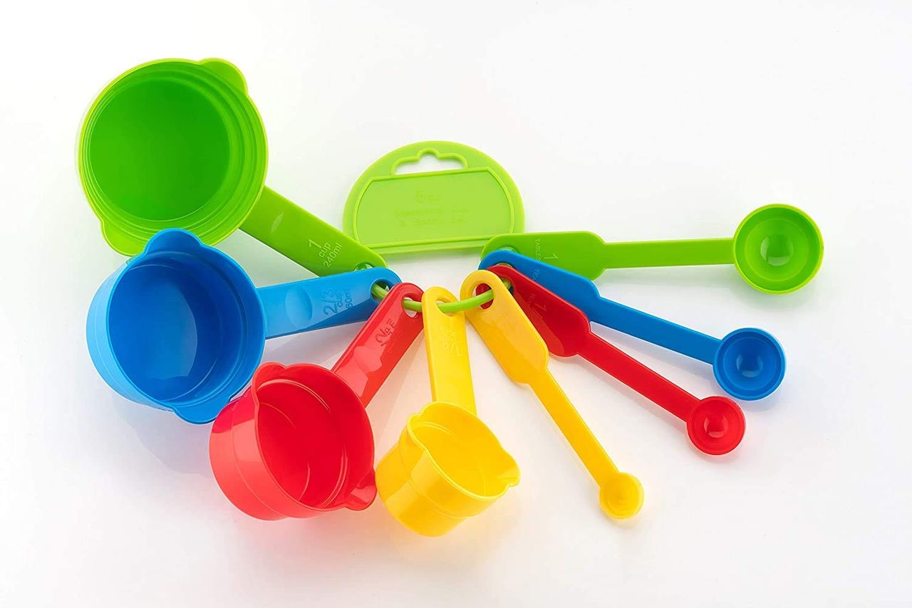 Clazkit Plastic Measuring Cups and Spoons for Kitchen Cake Baking and Cooking , 8 Pcs