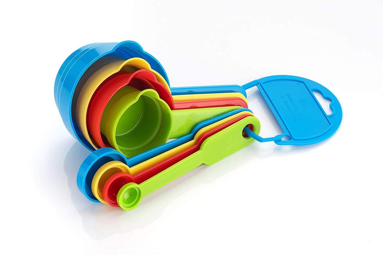 Clazkit Plastic Measuring Cups and Spoons for Kitchen Cake Baking and Cooking , 8 Pcs