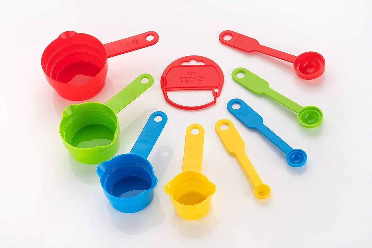 Clazkit Plastic Measuring Cups and Spoons for Kitchen Cake Baking and Cooking , 8 Pcs
