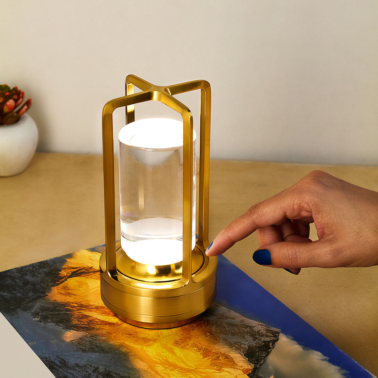 Rosha Lumos Wireless Table Lamp - Gold