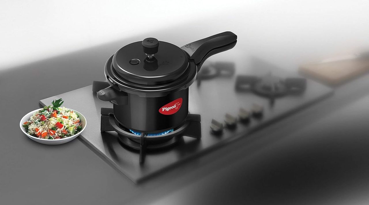 Pigeon Titanium 3L Anodised Induction Base Outer Lid Pressure Cooker