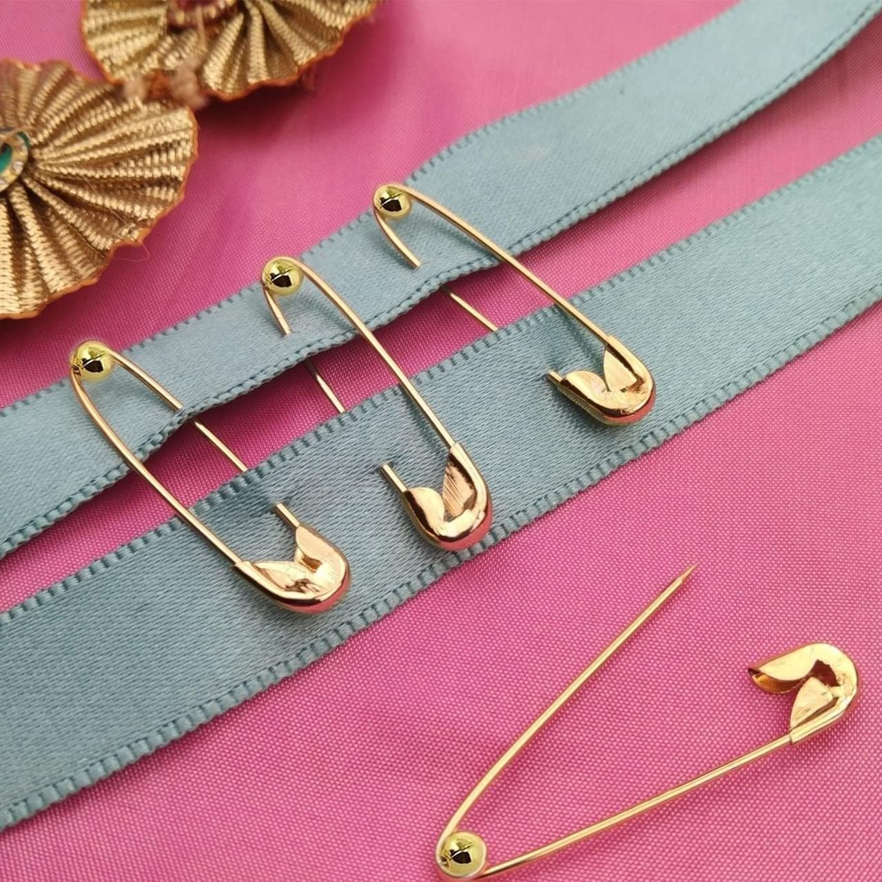 Midazzle Safety Pin- Golden Assorted Size (Pack Of 36)
