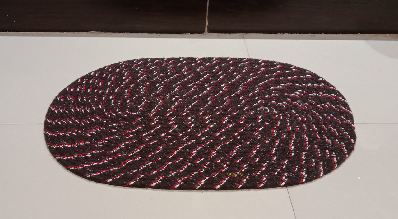 Elegant Weavers Oval Floor Mat (Colour May Vary)
