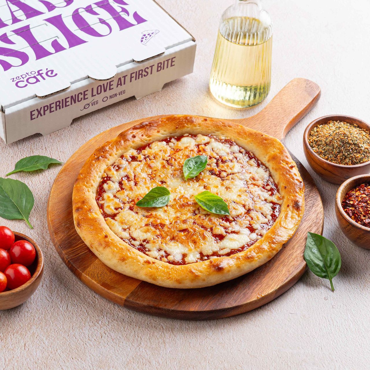 Margherita Pizza & Garlic Bread with Cheesy Dip Combo 