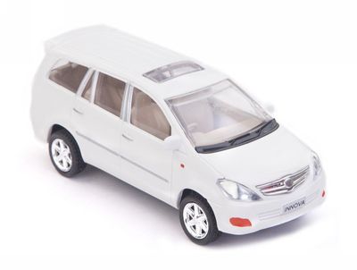 Miniature Centy Toys Innova: Durable Plastic Car Model