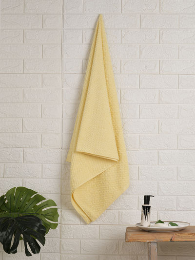 Spaces 100% Cotton High Absorbent Light Yellow Bath Towel For Men And Women
