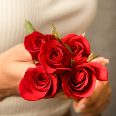 Hoovu Bunch of 5 Roses