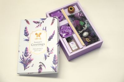 Iris Lavender Gift set with Potpourri and Floaters