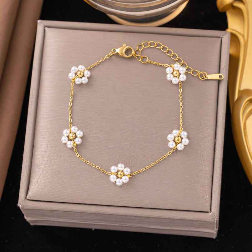 Beautynx Pearl Blossom Bracelet | BNX-BR-0005 - Gold Beautynx Pearl Blossom Bracelet | BNX-BR-0005 - Gold