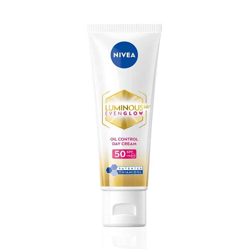 NIVEA Luminous Even Glow Oil Control Day Cream SPF 50,Thiamidol |UV protection & Reduces Dark Spots