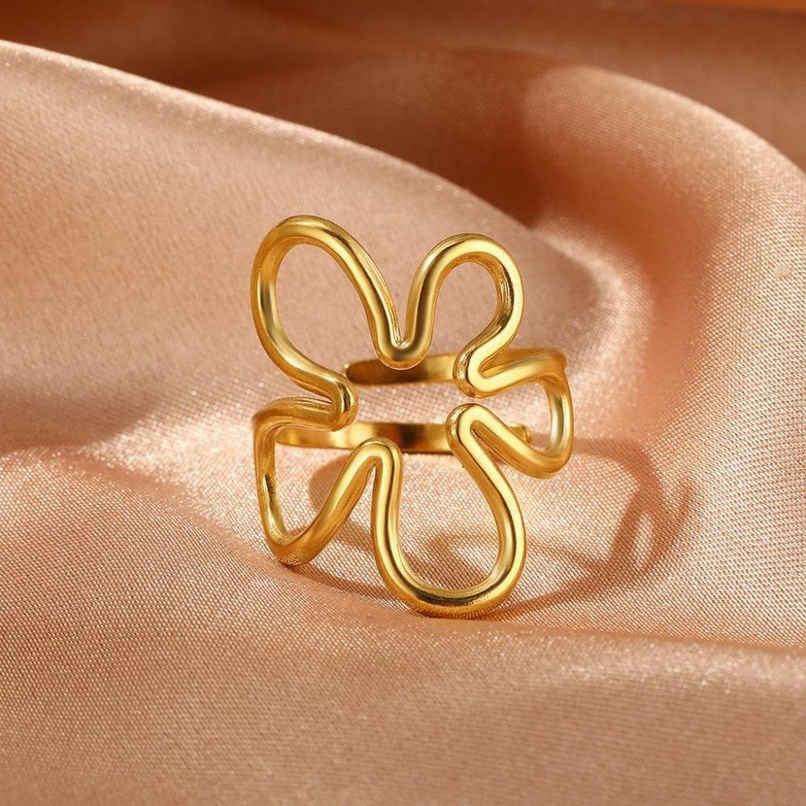 Estailo Fashion Floral Charm Ring | Gold
