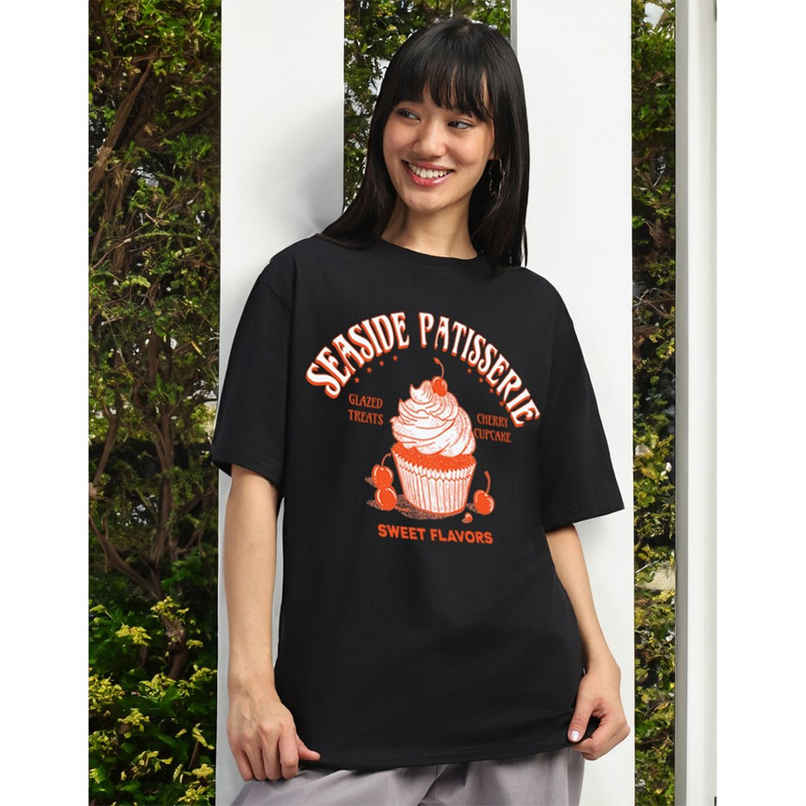 Juneberry Women s Typographic Front Print T-shirt - L | Black