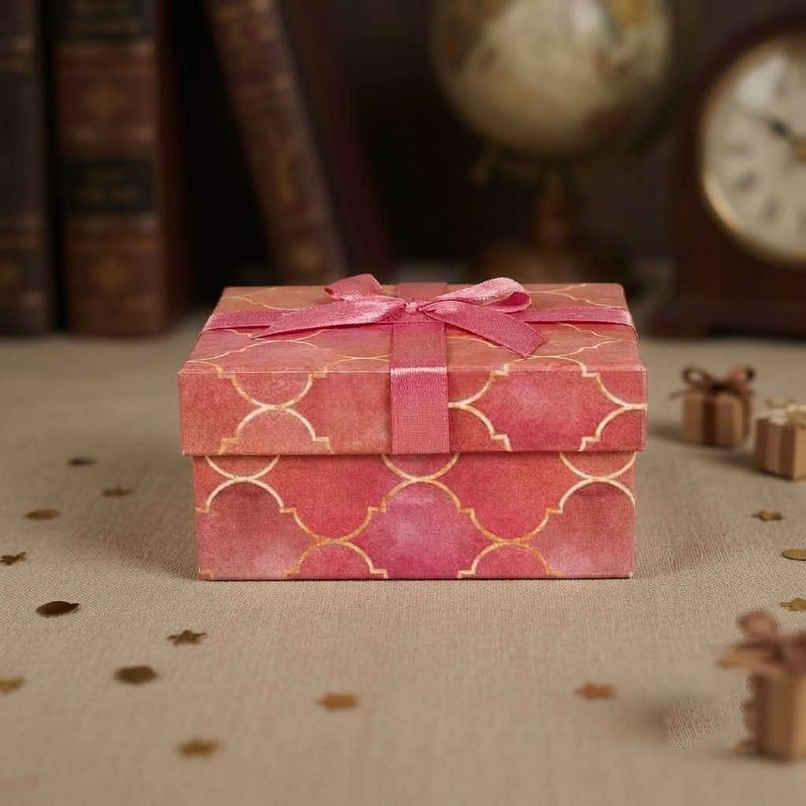 Itsy Bitsy Gift Box With Bow Moroccan Trellis Rosy Shimmer L10.5 x W8 x D5.4cm