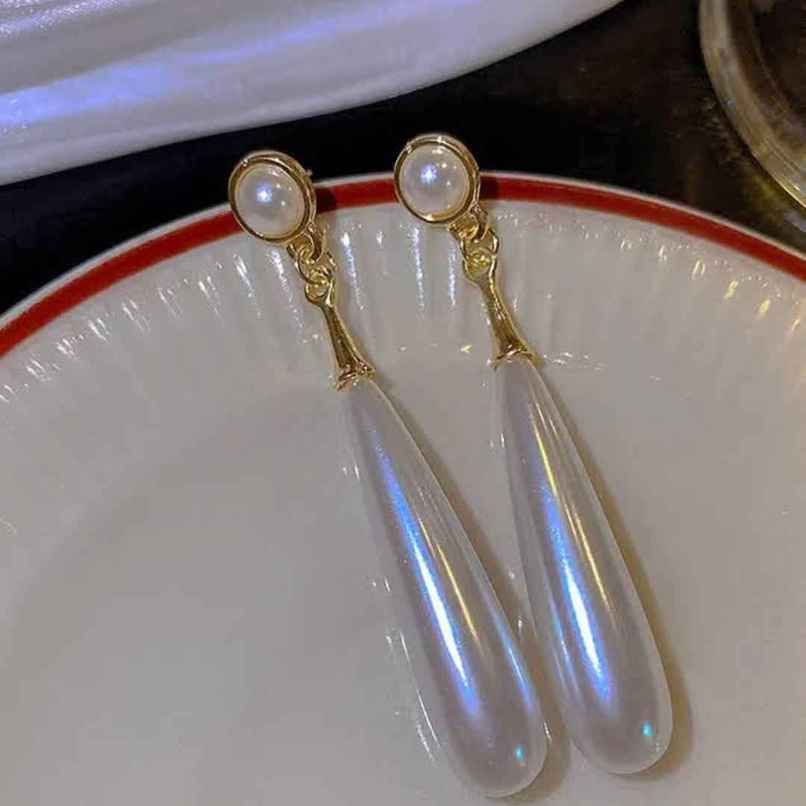 Estailo Fashion Pearlfect Statement Earrings | E0001433 | Off White Estailo Fashion Pearlfect Statement Earrings | E0001433 | Off White