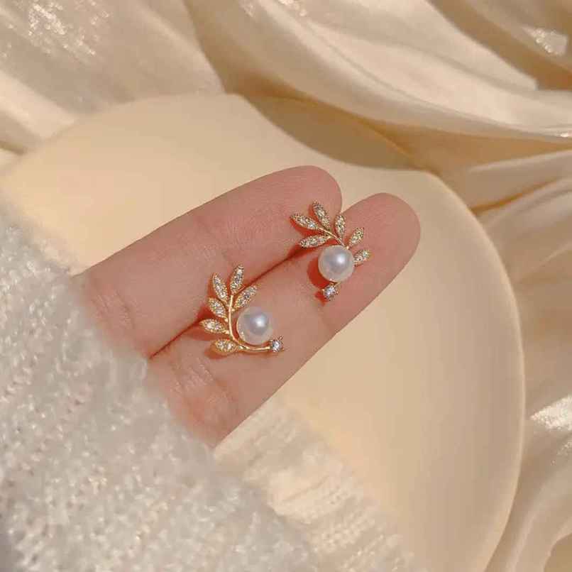 Estailo Fashion Pearlfect Minimal Earrings for Women | Stylish Lightweight Statement Jewellery Estailo Fashion Pearlfect Minimal Earrings for Women | Stylish Lightweight Statement Jewellery