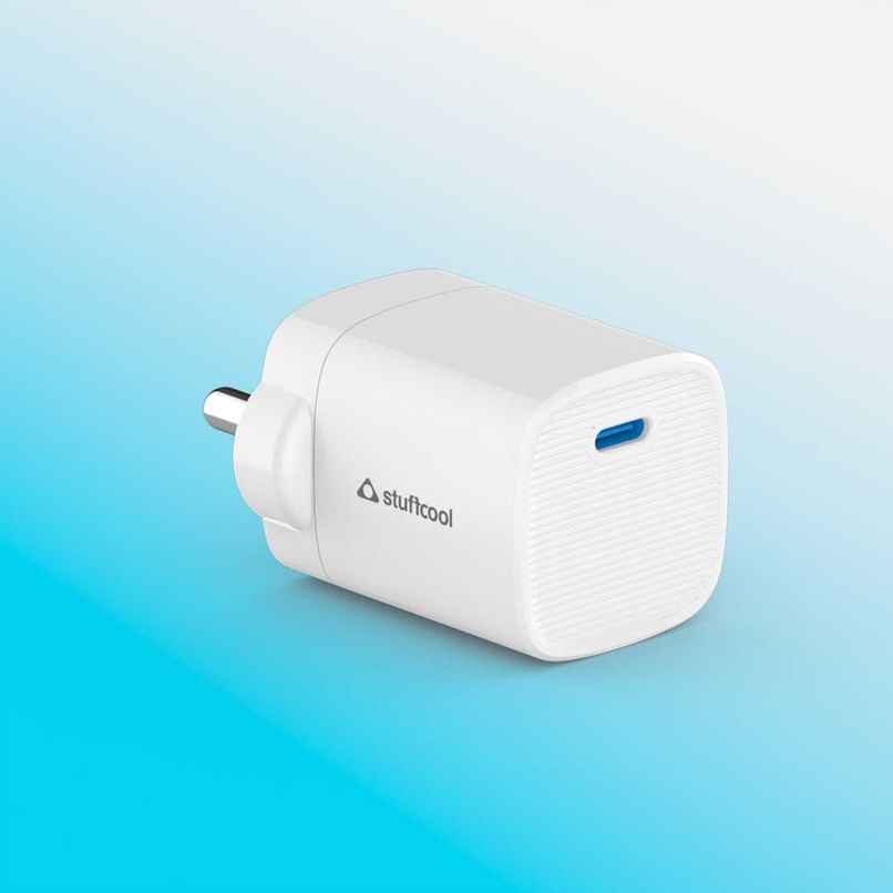 Stuffcool Nuevo 20W Smallest Wall Charger for iPhone (White)