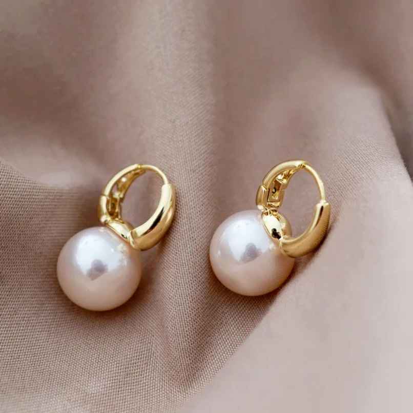 Estailo Fashion A Pearl Of Wisdom Earrings | E0000286 | White