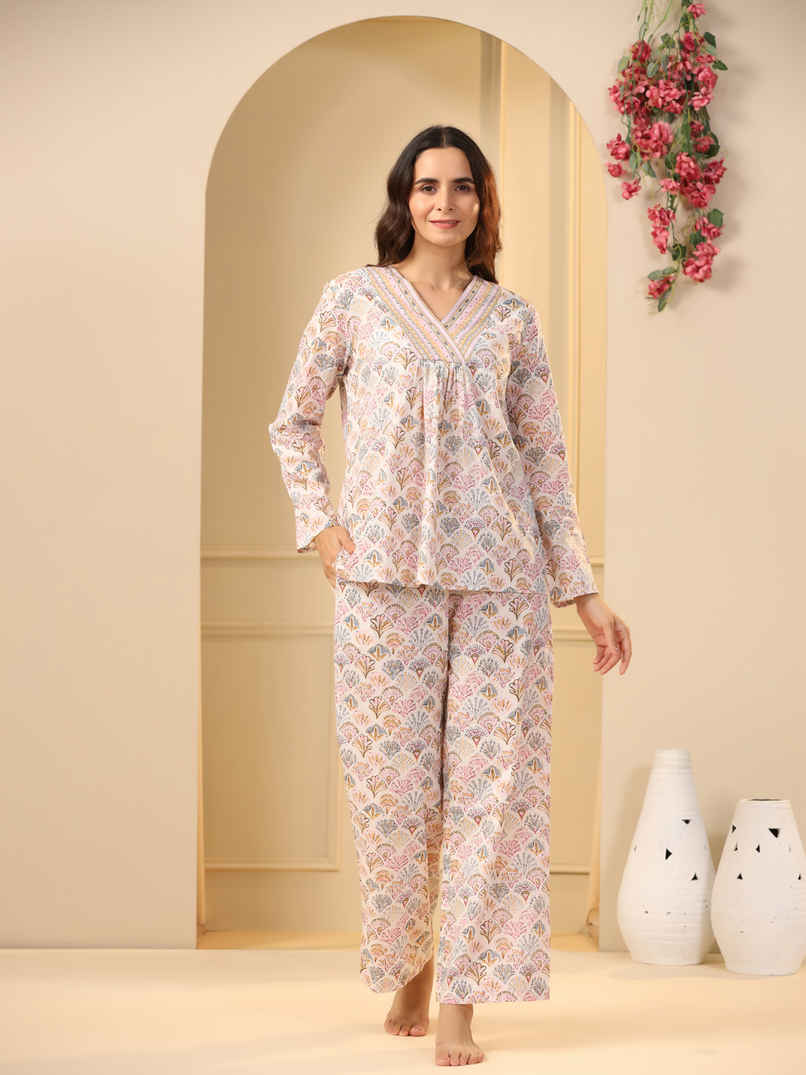 Sanskrutihomes Off White And Pink Ethnic Motifs Printed Pure Cotton Night Suit | L Sanskrutihomes Off White And Pink Ethnic Motifs Printed Pure Cotton Night Suit | L