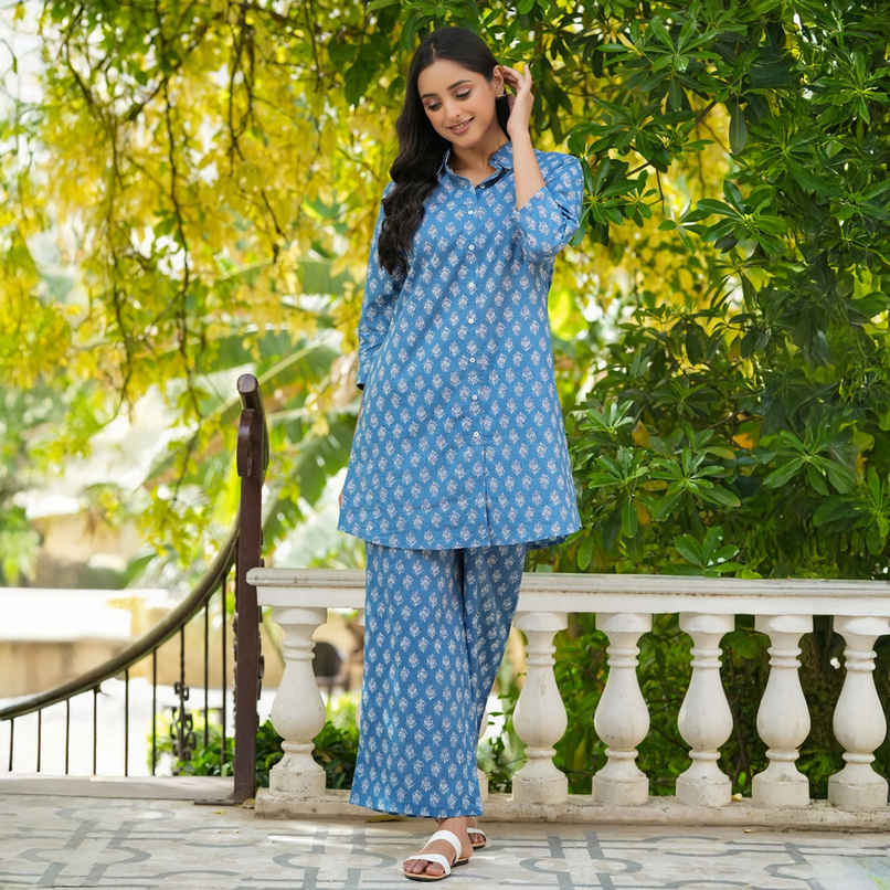 Sanskrutihomes Blue And Off White Ethnic Motifs Printed Pure Cotton Night Suit | S