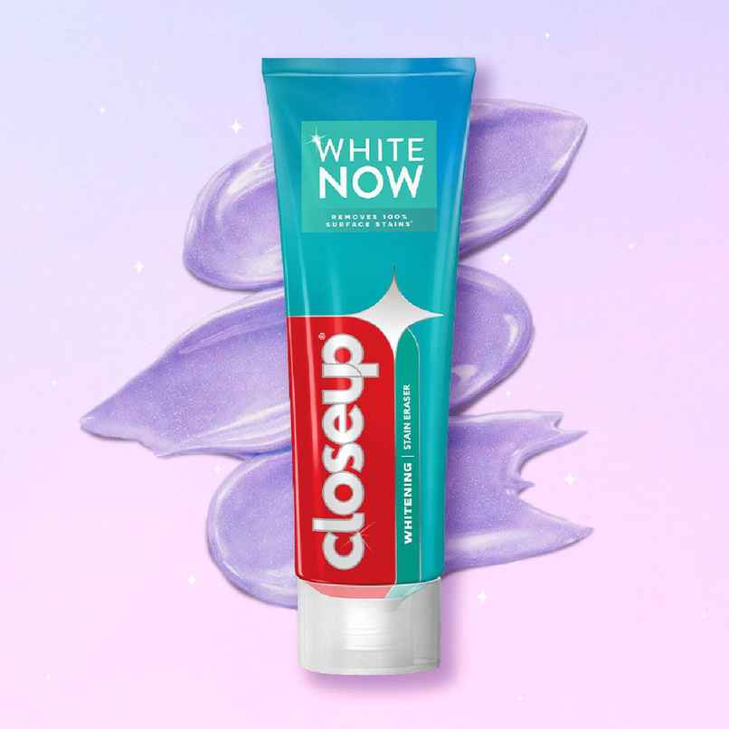 Closeup White Now Stain Eraser Toothpaste