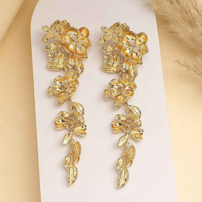 Karatcart Women's Dangle Earrings Gold One Size | 33038832