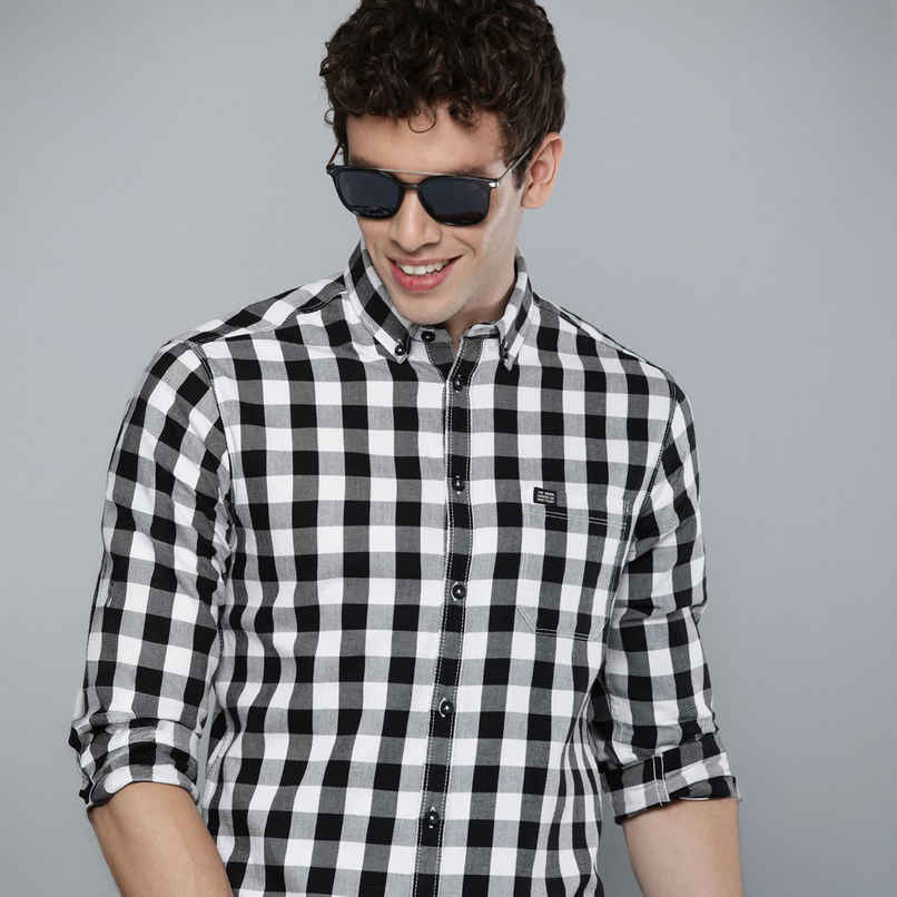 The Indian Garage Co Men's Slim Fit Checkered Casual Shirt | White - L The Indian Garage Co Men's Slim Fit Checkered Casual Shirt | White - L