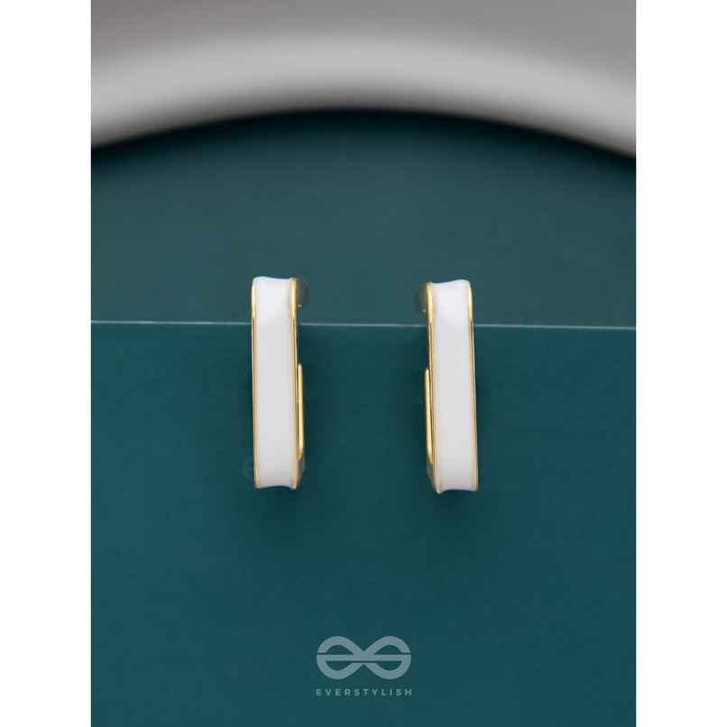 Everstylish A Classy Delight - Statement Enamelled Earrings