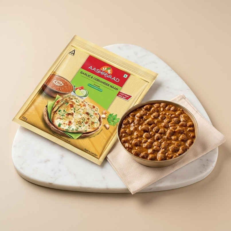 Aashirvaad Garlic & Coriander Naan | Heat & Eat (400g) & Chole (1pc) Combo