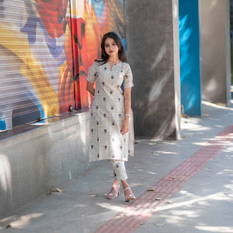 GoSriKi Women's Viscose Rayon Straight Printed Kurta with Pant | OCHI | White - S