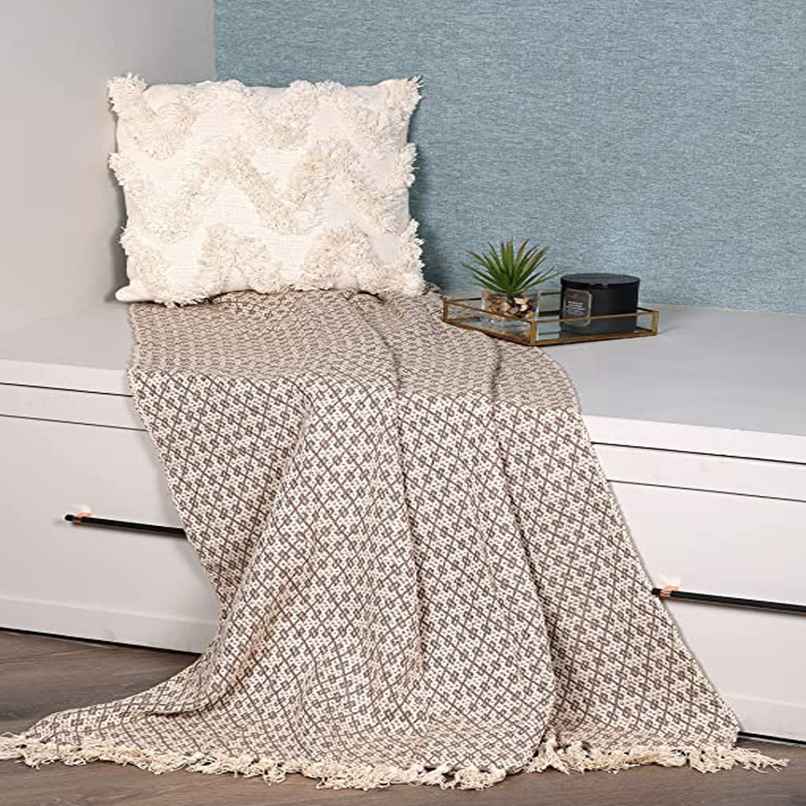 Sashaa World Beige Soft Cotton Throw Blanket For Sofa/ Bed Sashaa World Beige Soft Cotton Throw Blanket For Sofa/ Bed