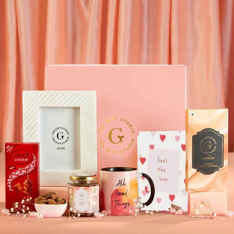 The Gift Studio Seal with Kiss | Gift Hampers