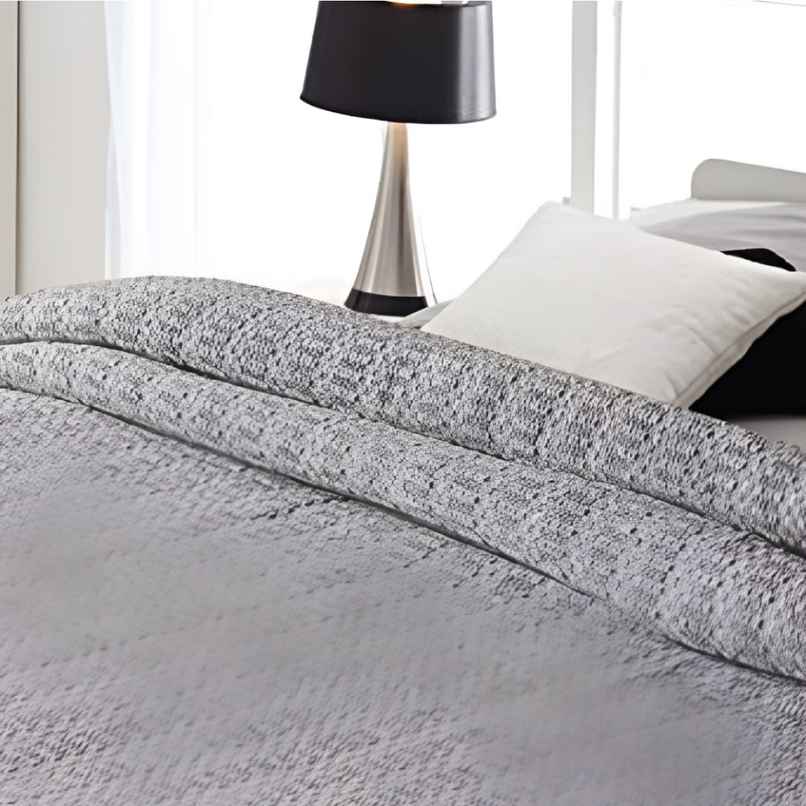 Sashaa World Black Striped Soft & Breathable Throw Blanket