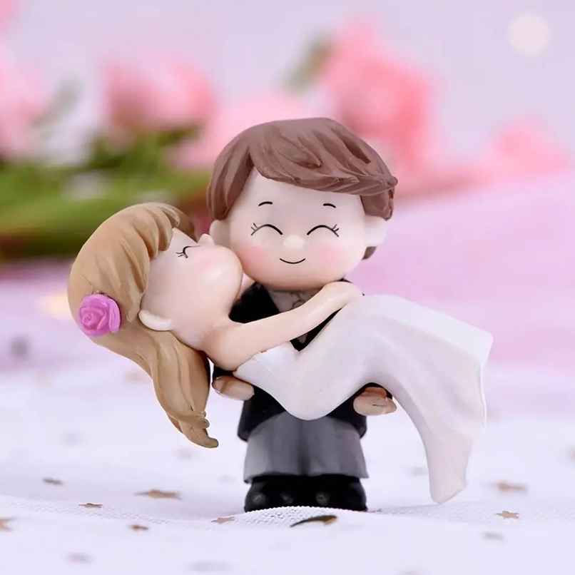 Perpetual Cute Romantic Couple Miniature Showpiece Statue