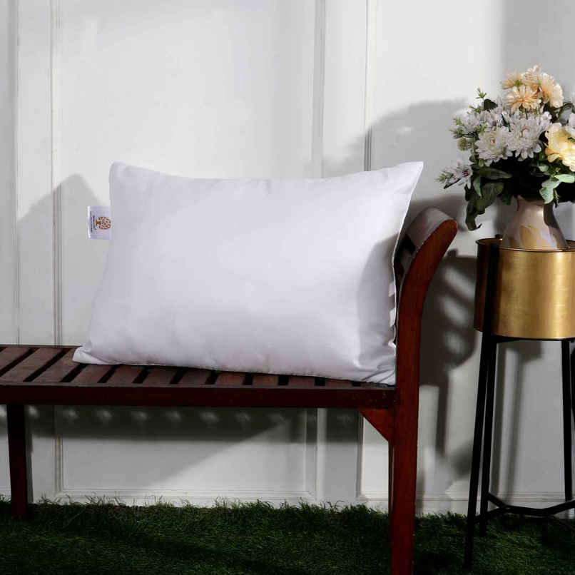 Dream Living Soft Filled pillow 16 x 24 in