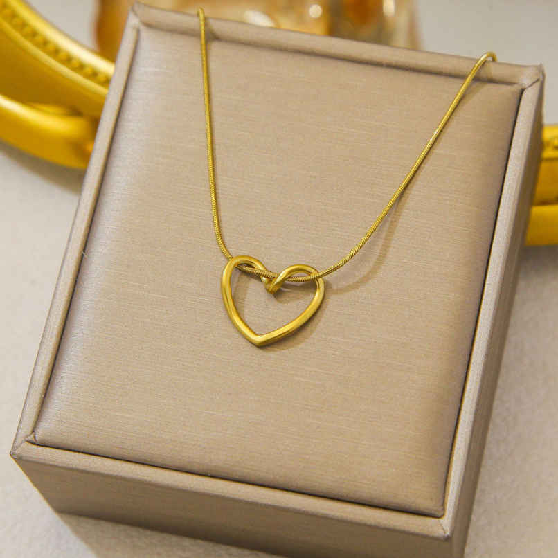 Beautynx Golden Love Knot Necklace | Gold | BNX-NK-0003
