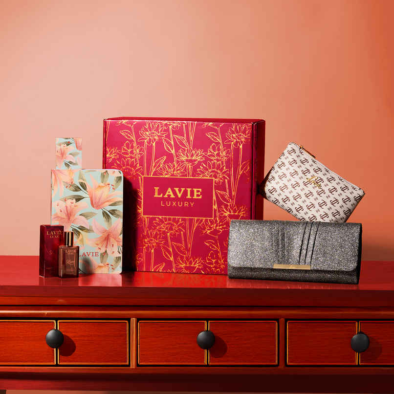 Lavie Scarlet Clutch Women Gift Set