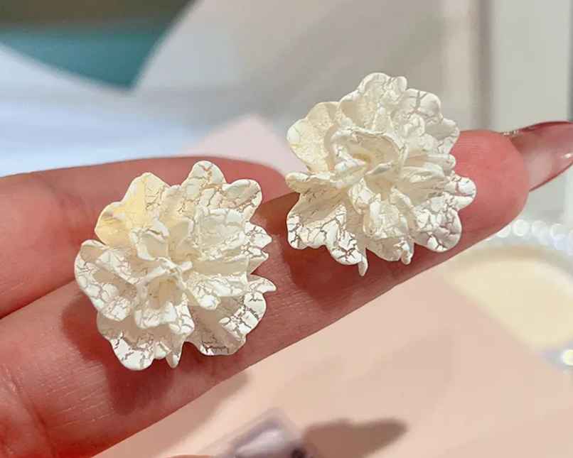 Estailo Fashion Women's Jewellery Earrings White Floral One Size | E0001200 Estailo Fashion Women's Jewellery Earrings White Floral One Size | E0001200
